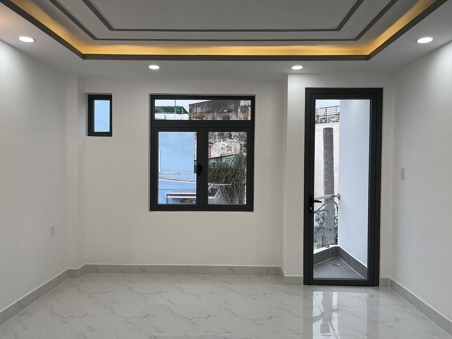 Bán nhà Nơ Trang Long, Quận Bình Thạnh Tuyệt phẩm 4 lầu (4,2m x 14m) tk Singapore ôtô đổ trong nhà.